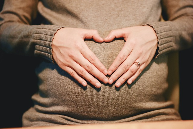 delivery date, exclusively breastfeed, women notice, hand expression, baby arrives, recommend expressing colostrum